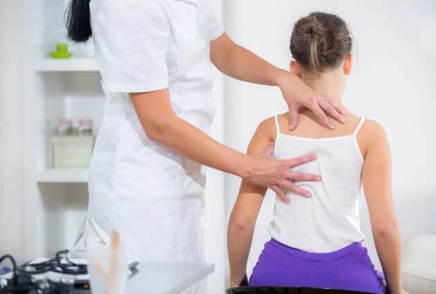 الجنف عند الطفل والمراهق: مساهمة العلاج الطبيعي